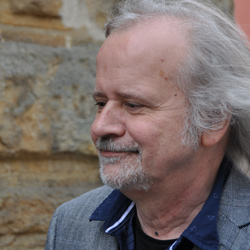 Helmut Nieberle :: 7-String Guitar:
eine musikalische Perle bereichert die bayerische Schatzkiste ...
... und hier kommen Sie direkt zu meiner Präsentation. Helmut Nieberle :: 7-String Guitar:
eine musikalische Perle bereichert die bayerische Schatzkiste ...
... und hier kommen Sie direkt zu meiner Präsentation.